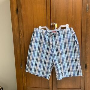 IZOD lightweight cotton plaid flat front shorts size 30 10 inseam #springbreak